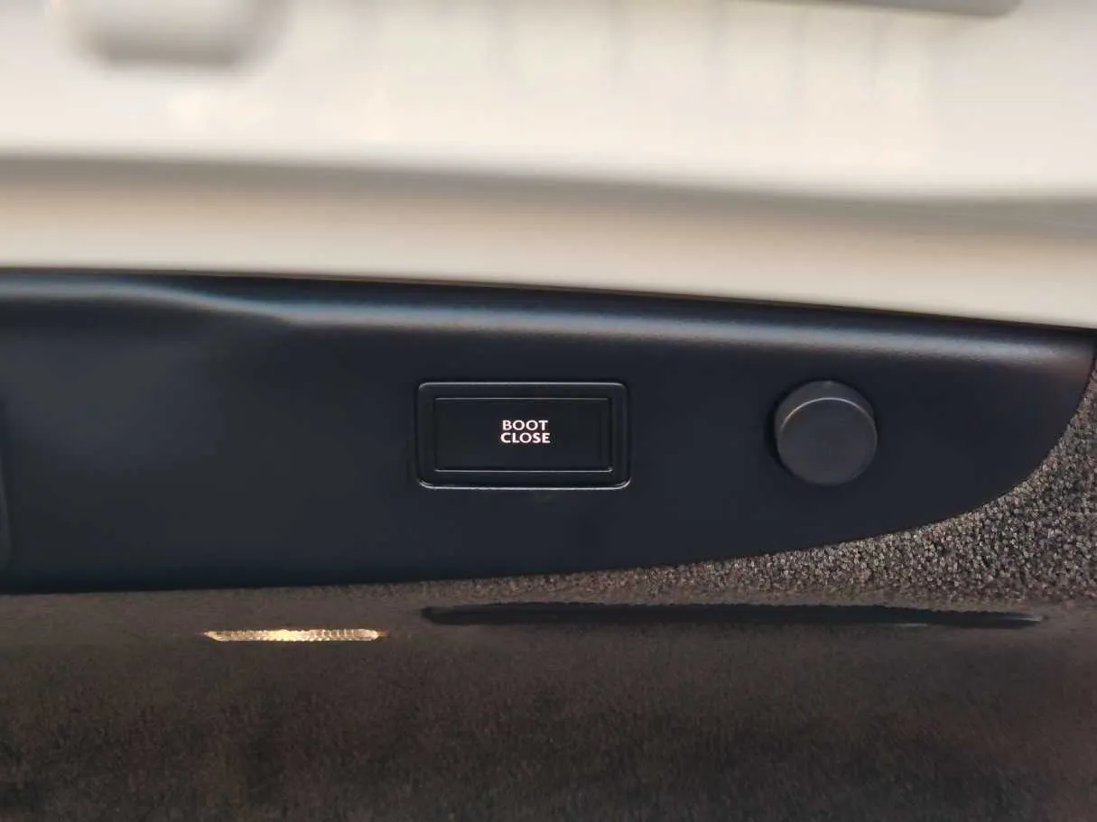 Car image 37