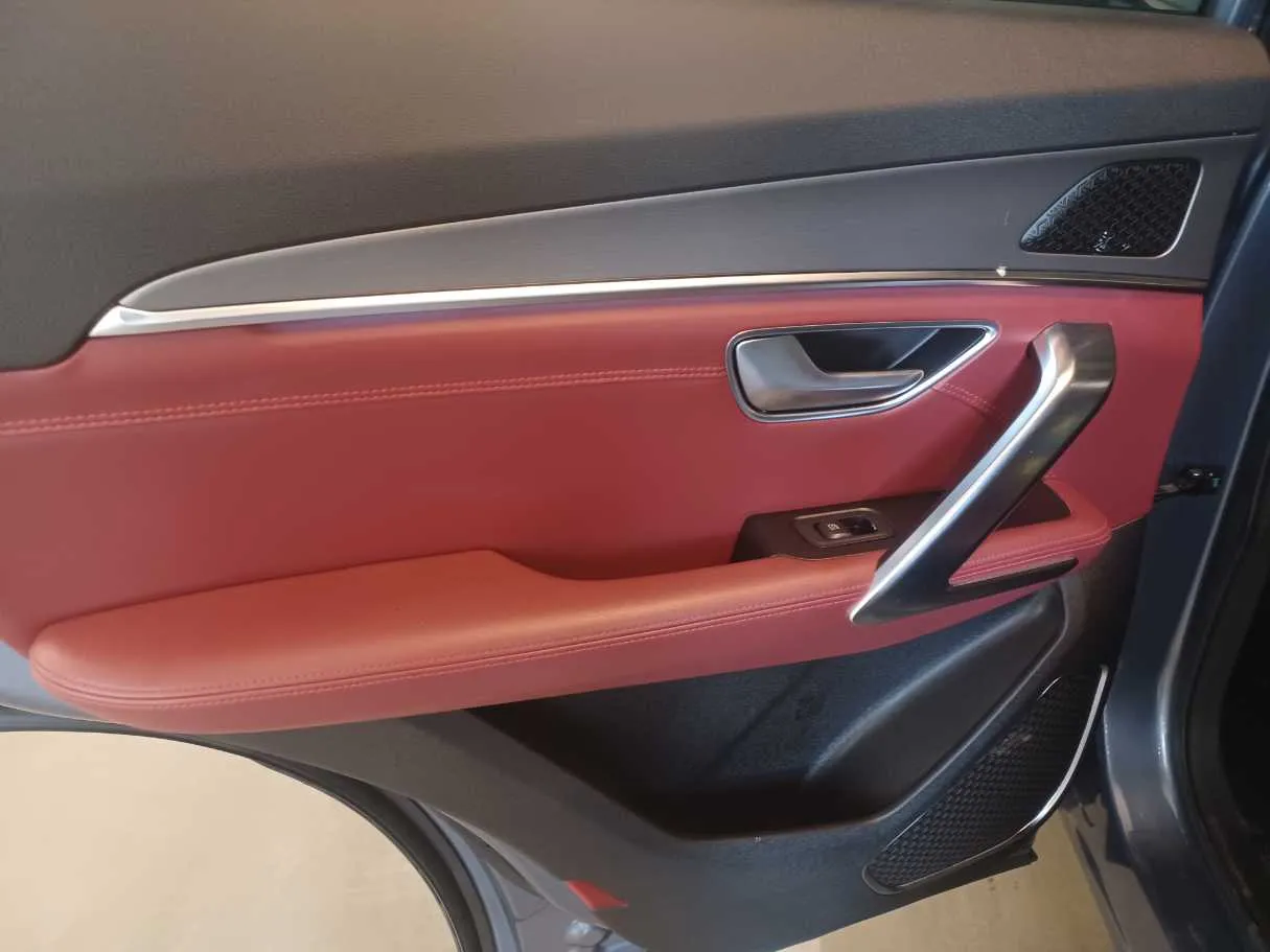 Car image 13