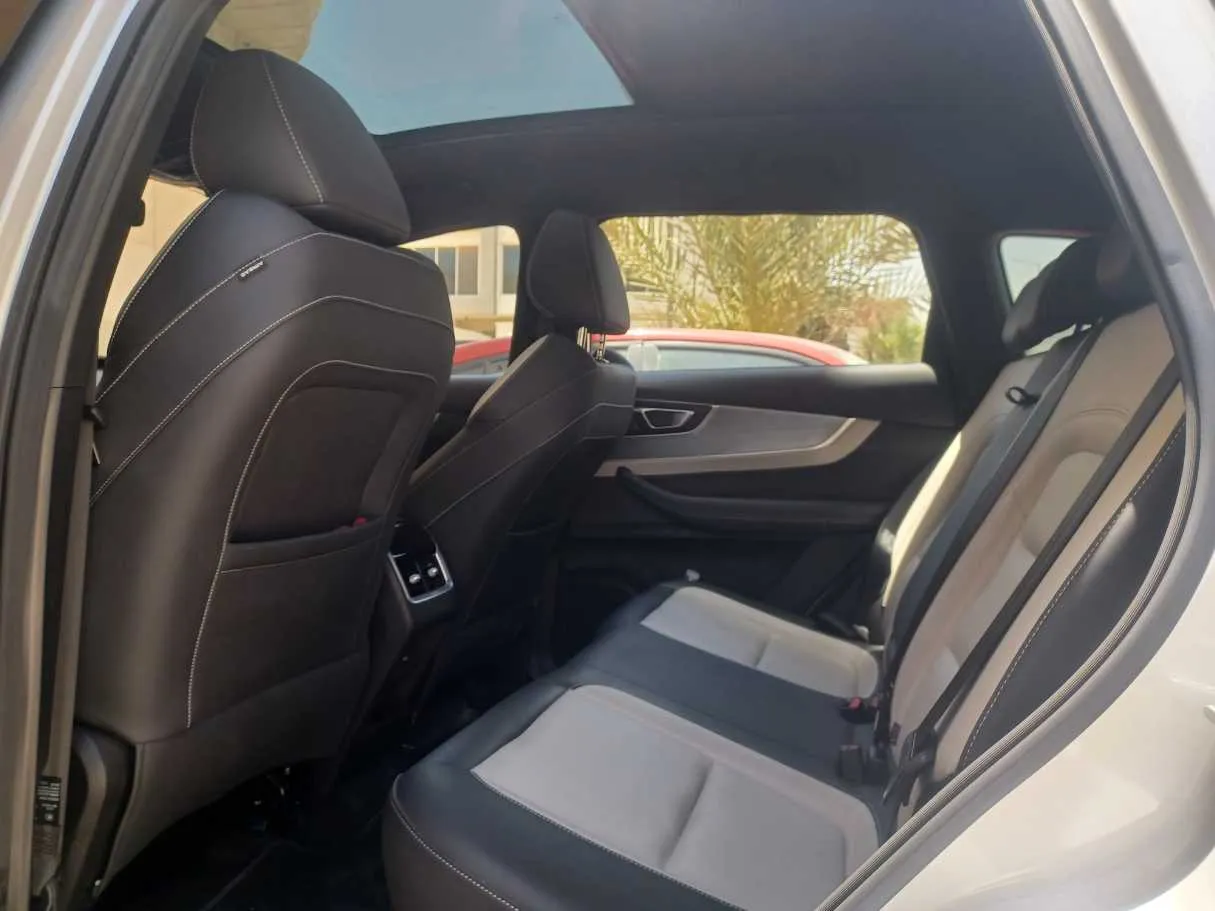 Car image 16
