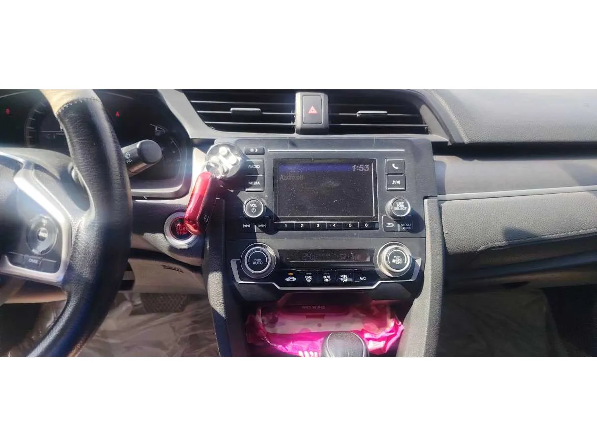 Car image 16