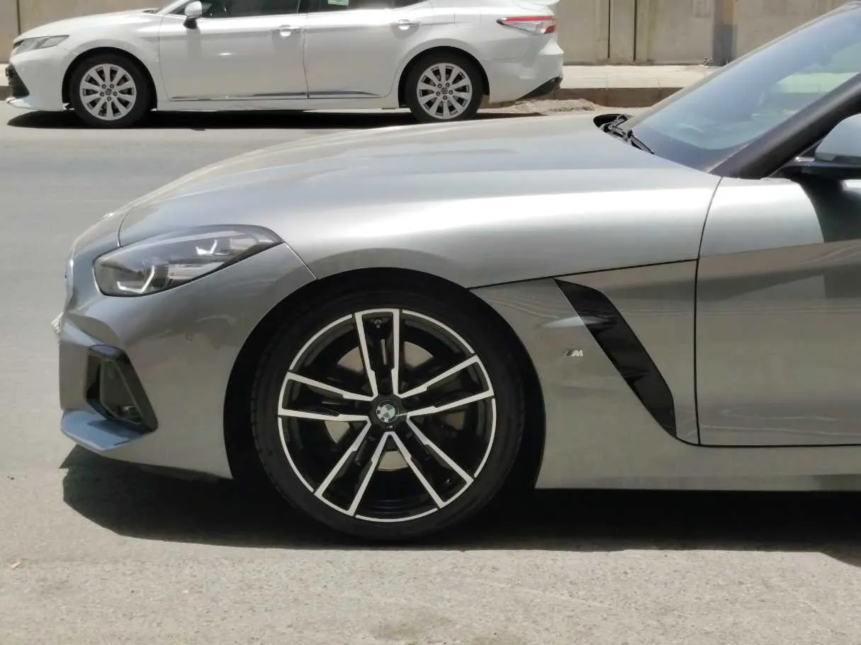 Car image 9