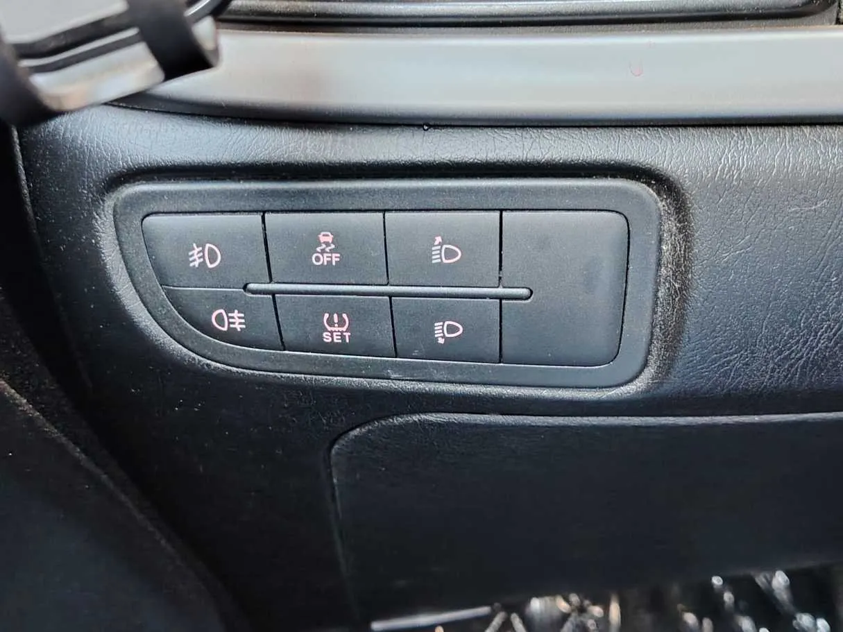 Car image 27