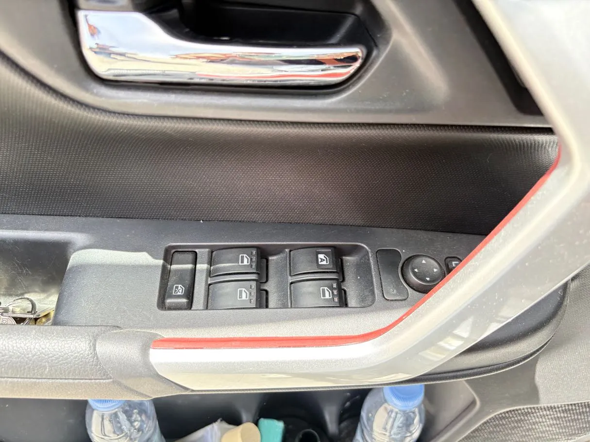 Car image 24