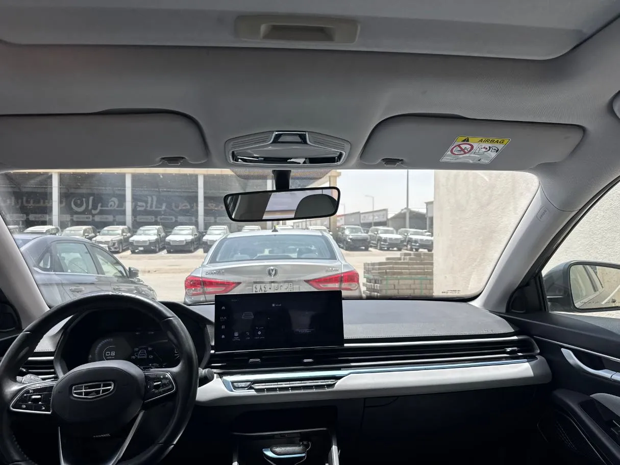 Car image 12