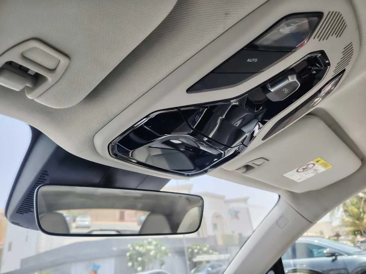 Car image 34