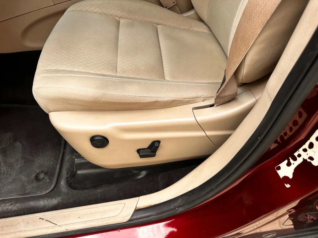 Car image 25