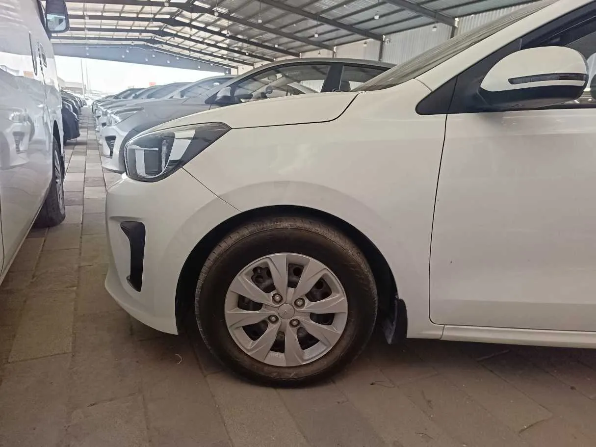 Car image 8