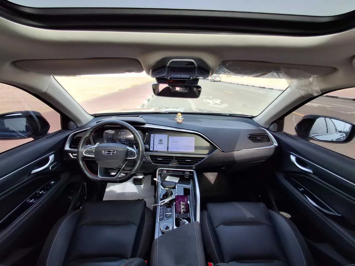 Car image 14