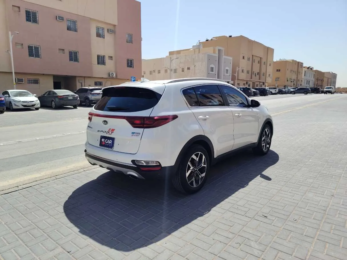 Car image 5