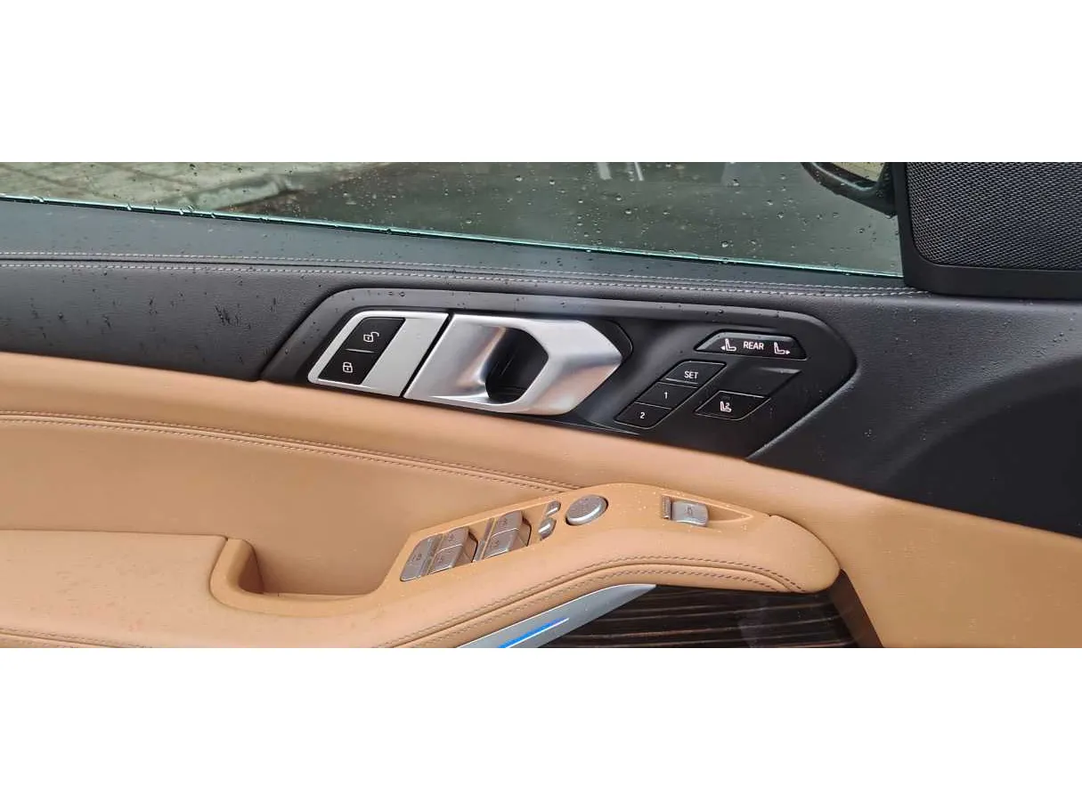 Car image 27