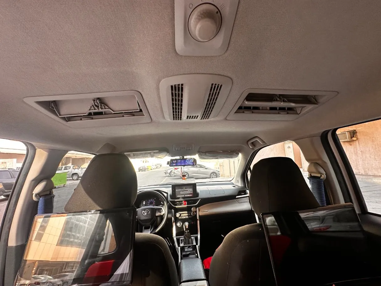 Car image 24