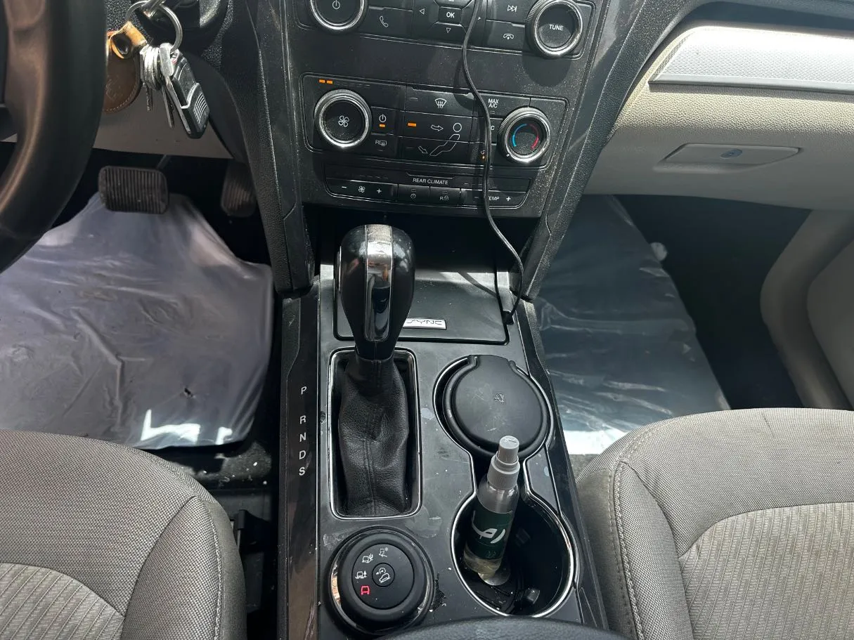 Car image 18