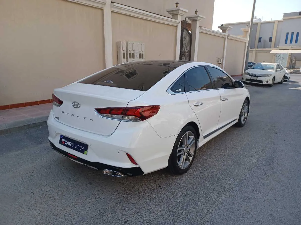Car image 5