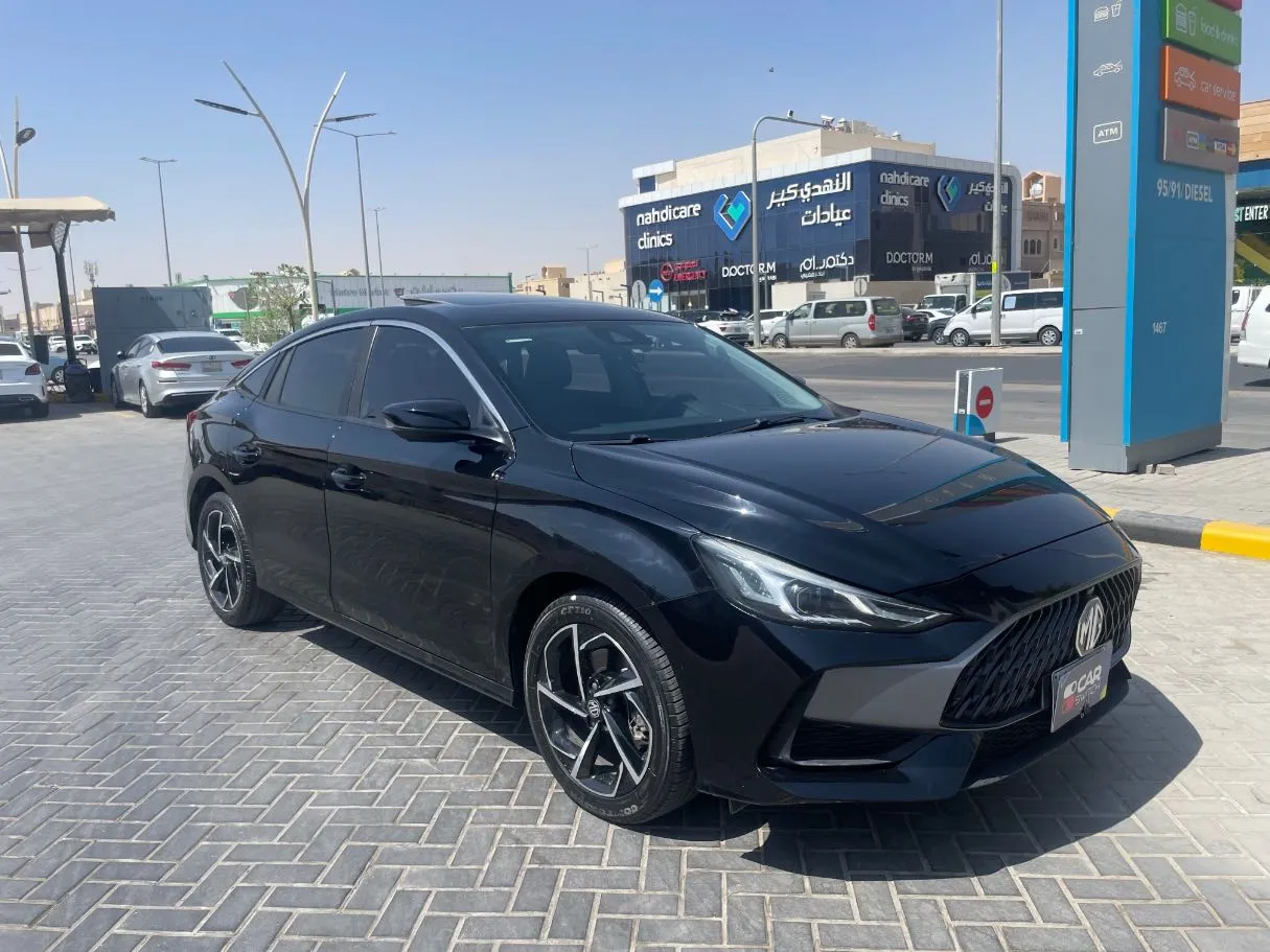 Car image 3