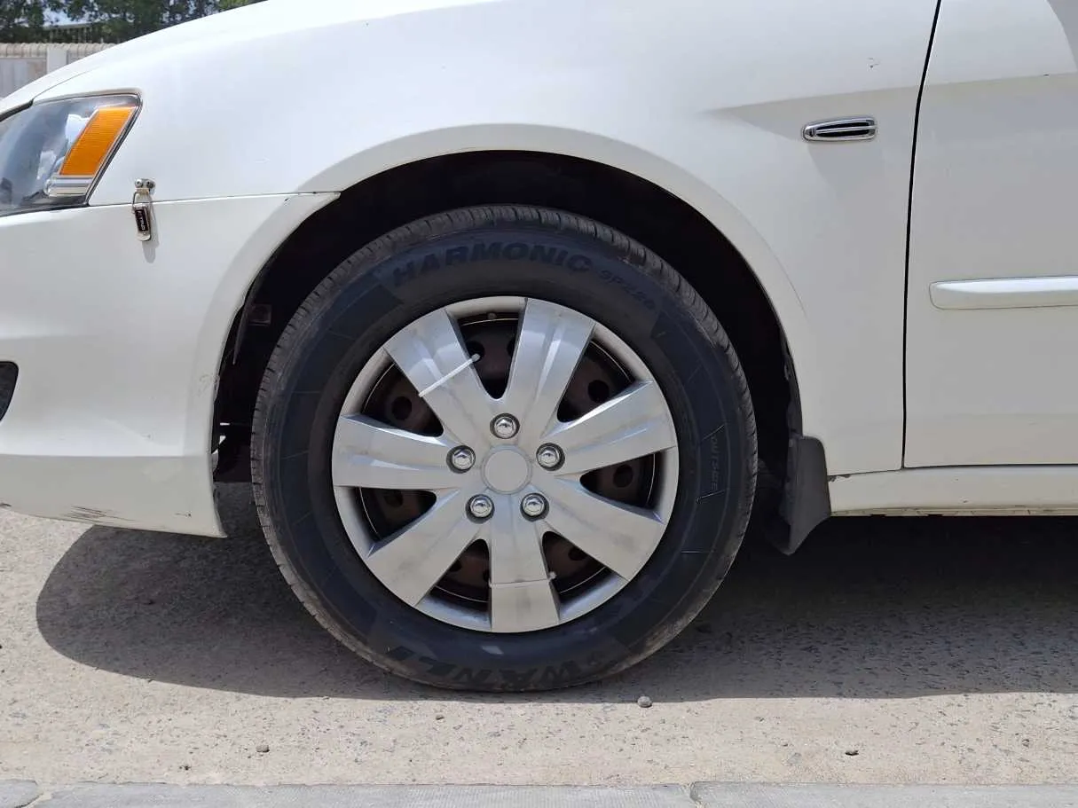 Car image 9