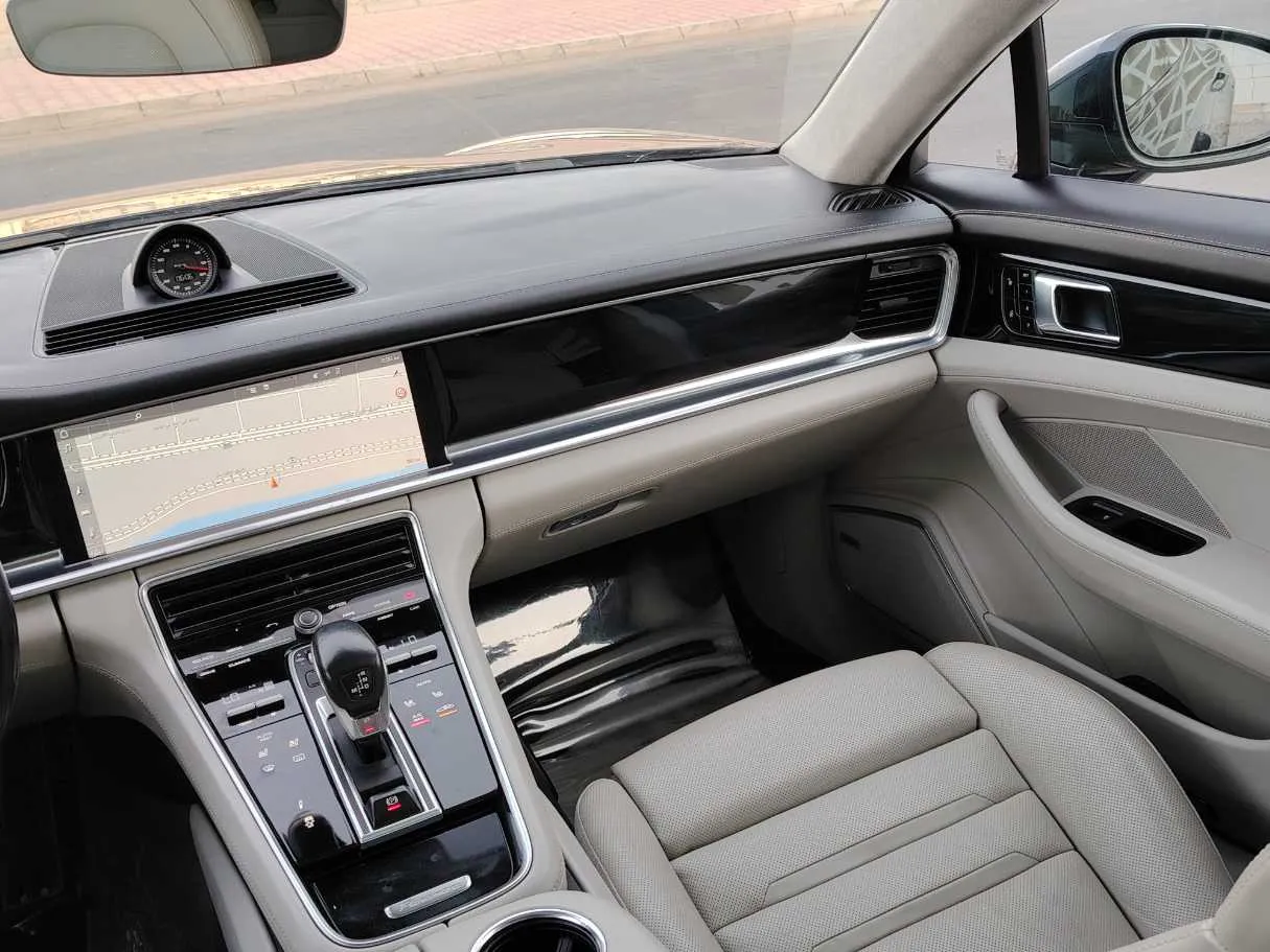 Car image 24