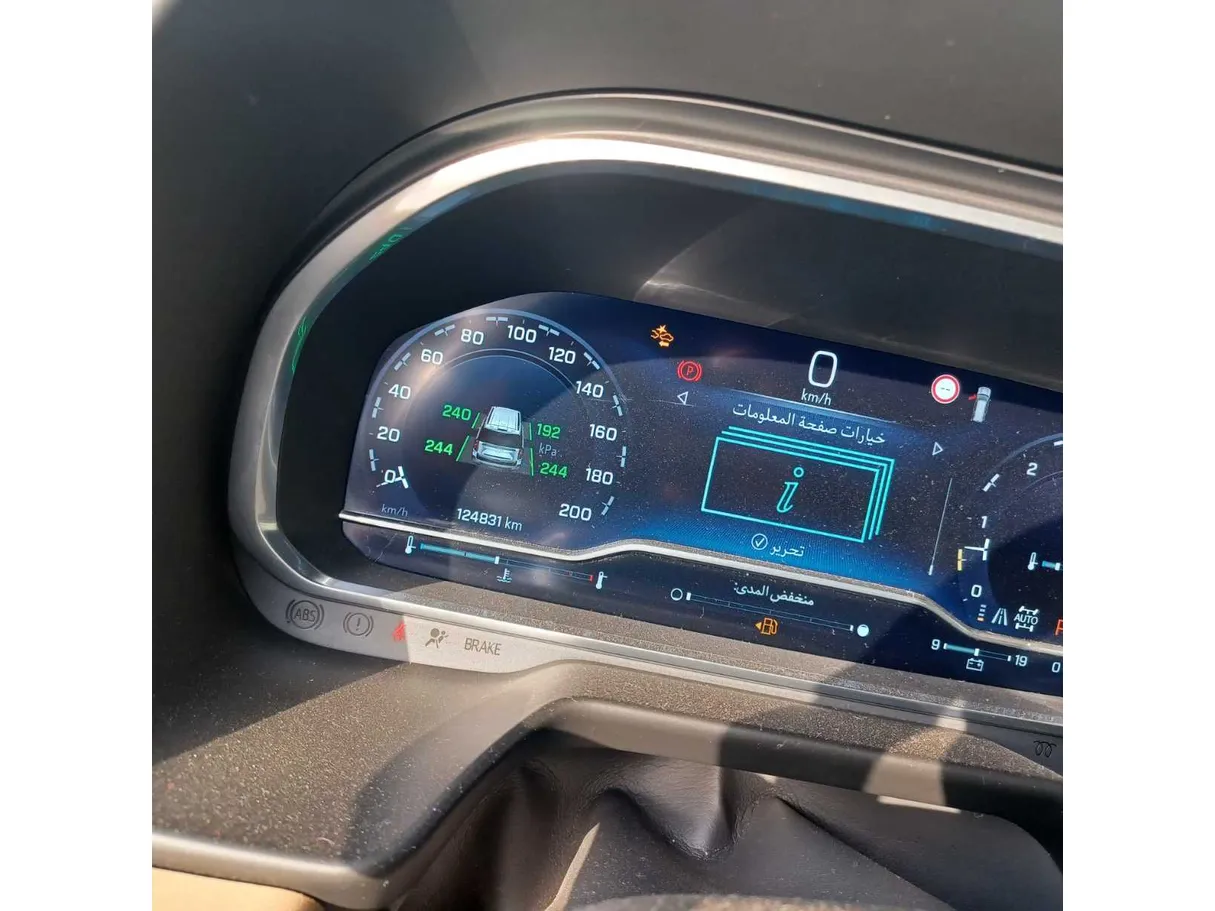 Car image 18