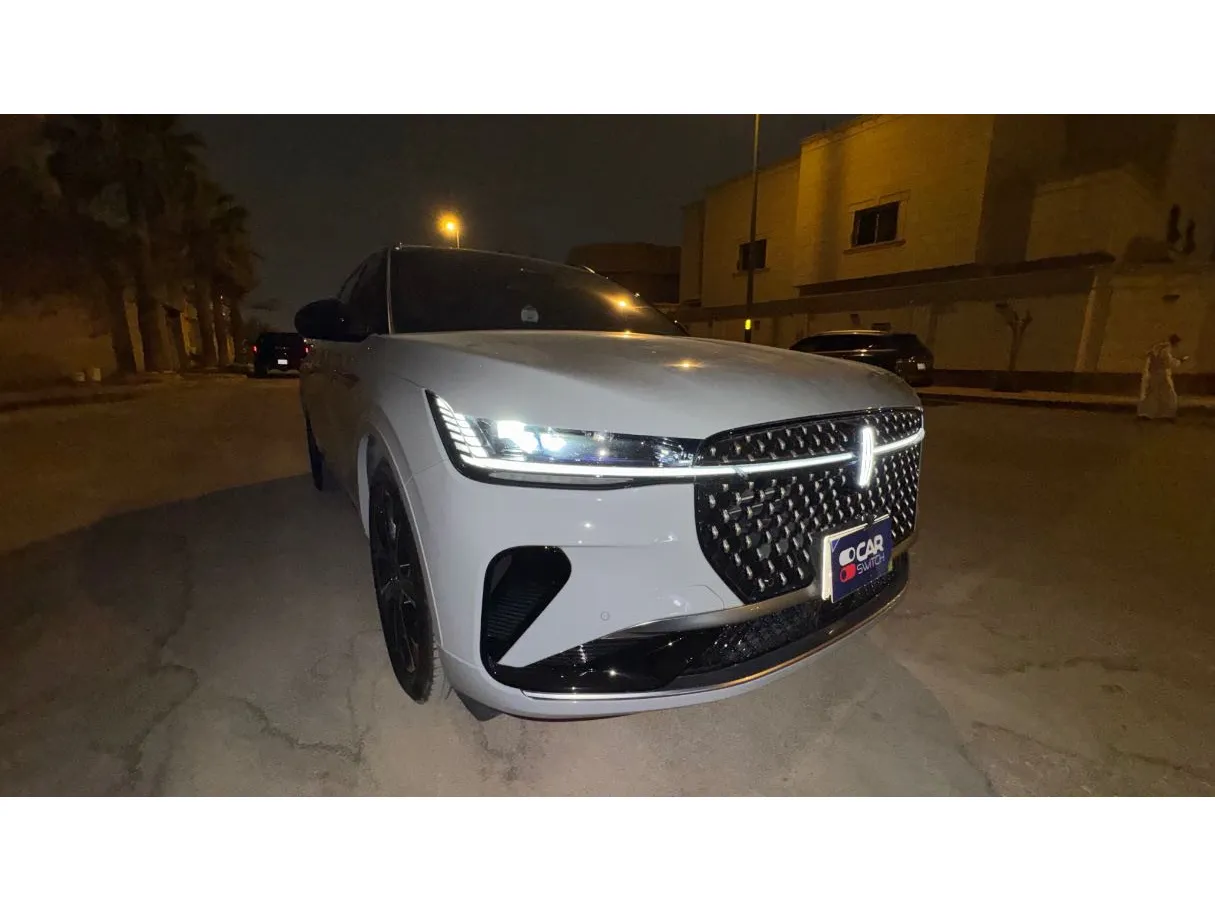 Car image 3
