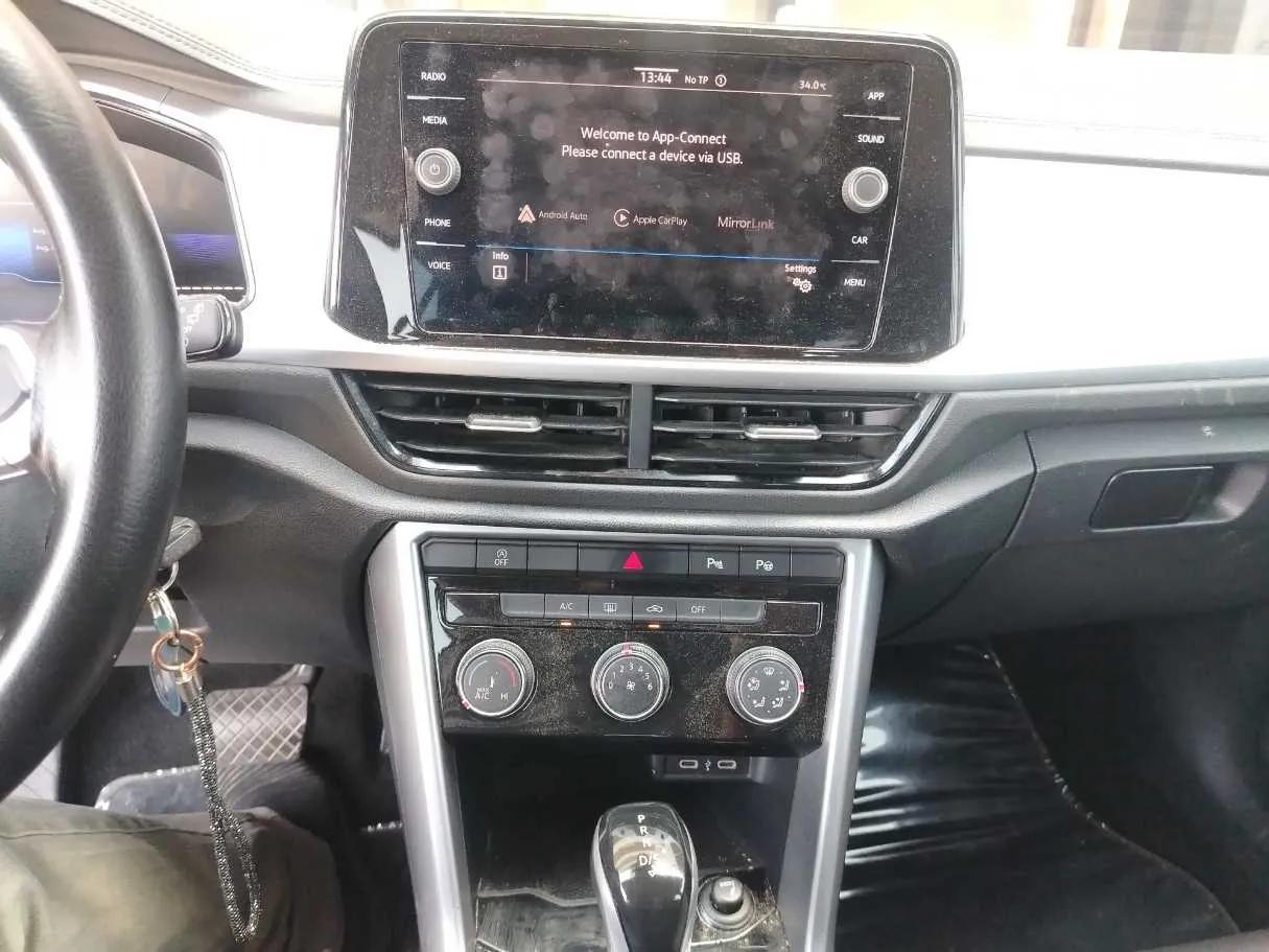 Car image 24