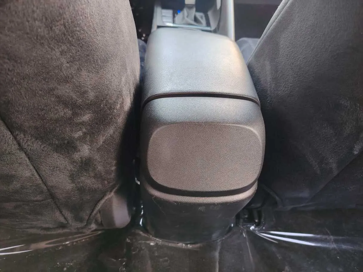 Car image 36