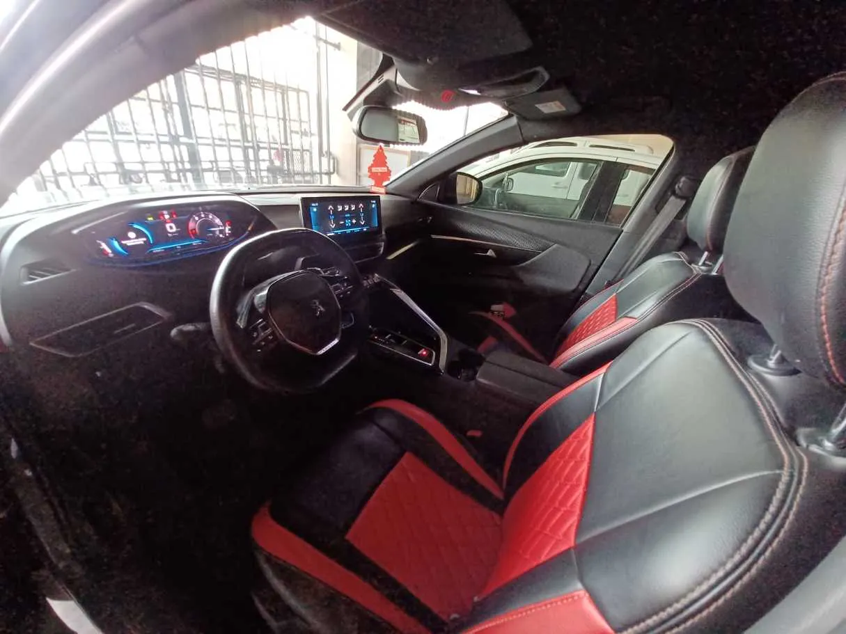 Car image 11