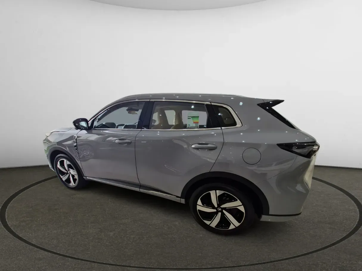 Car image 5