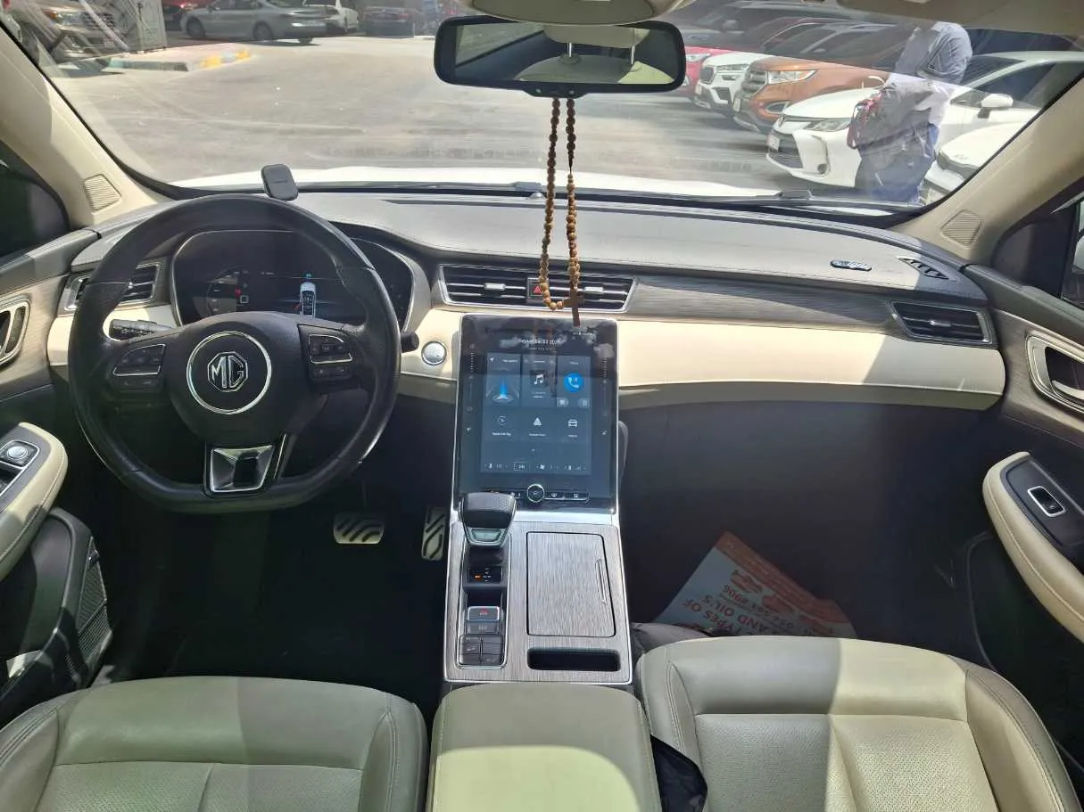 Car image 15