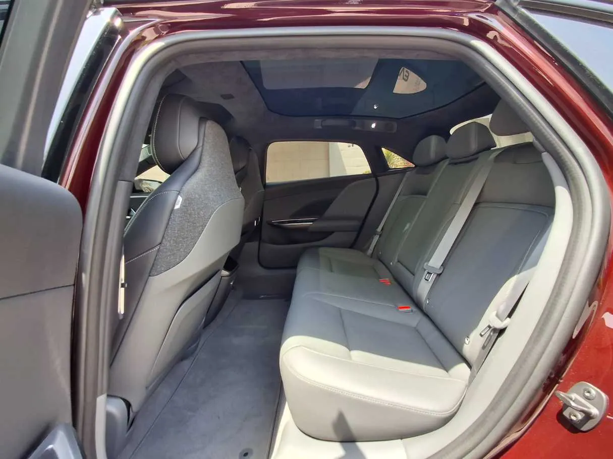 Car image 13