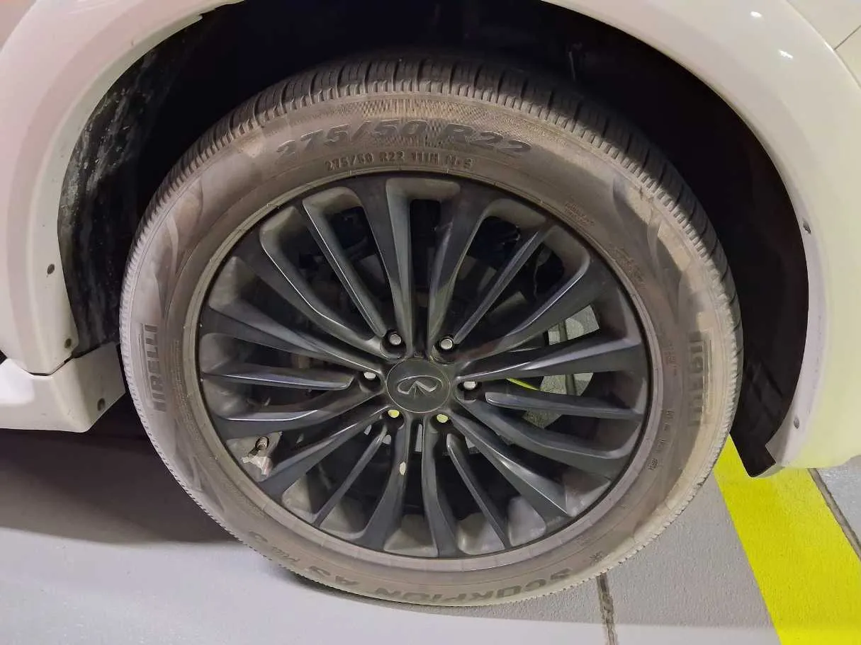 Car image 9