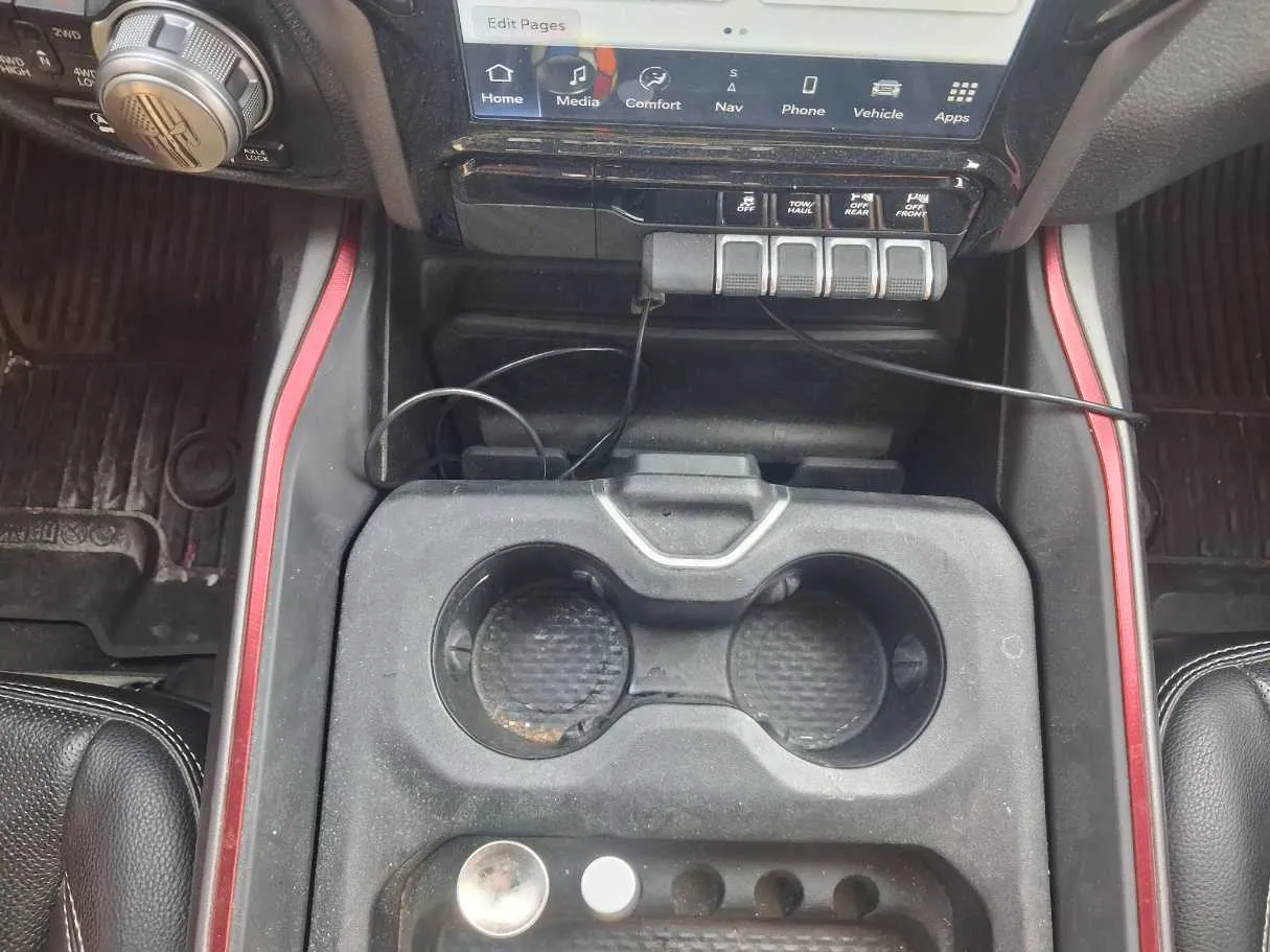 Car image 15