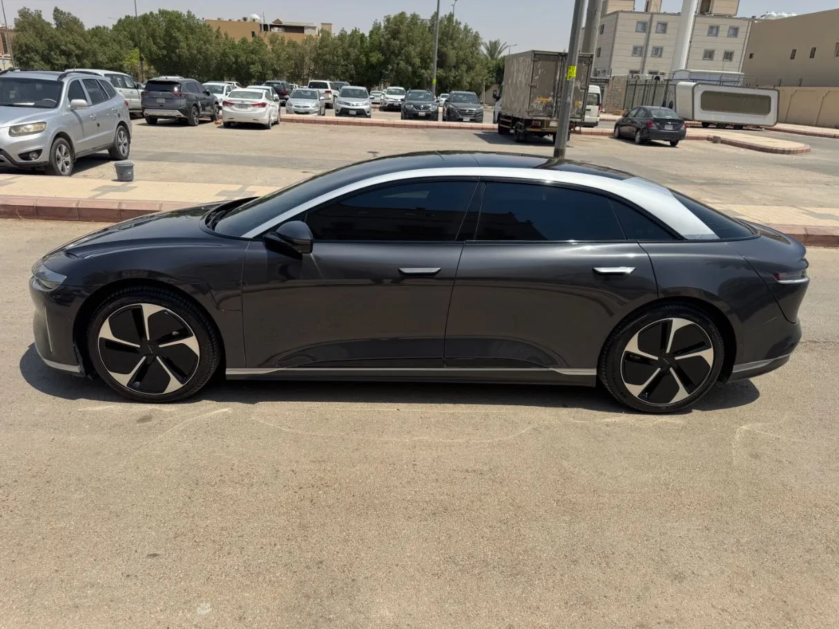 Car image 8