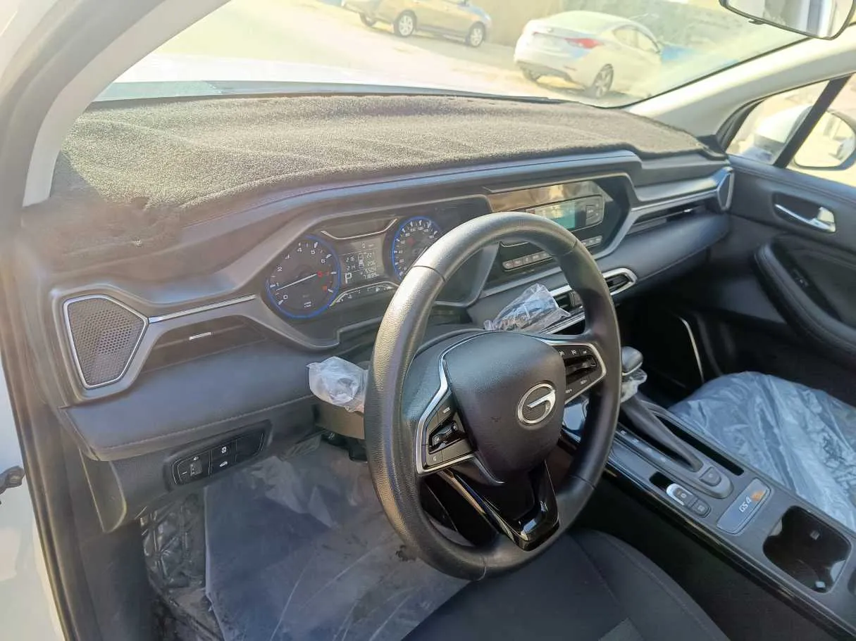 Car image 15