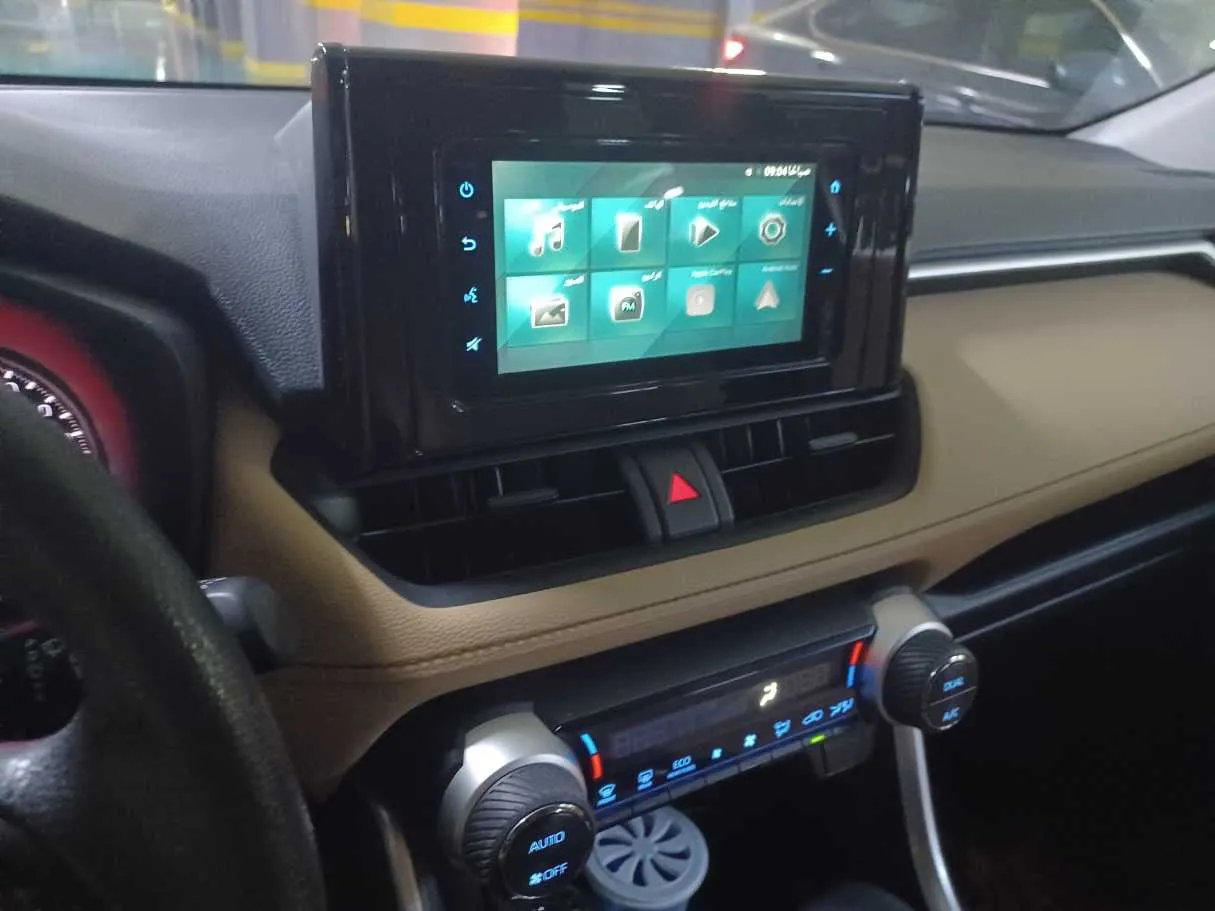 Car image 19