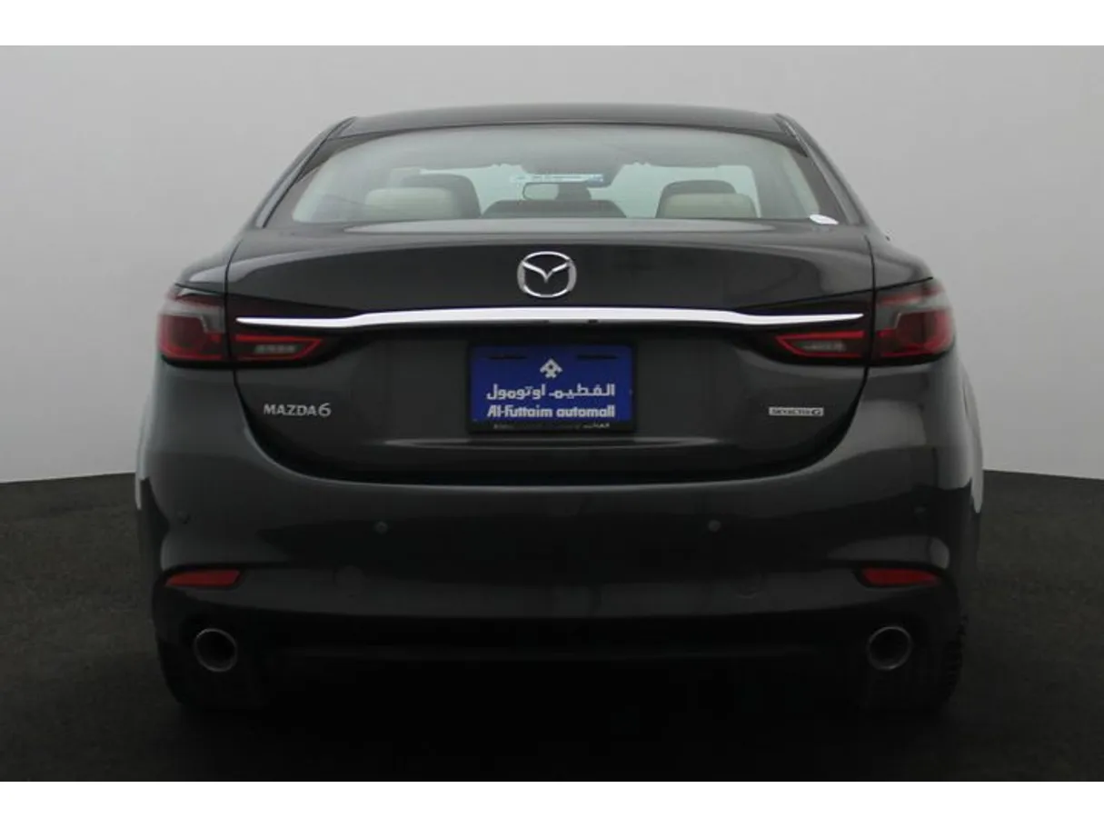 Car image 12
