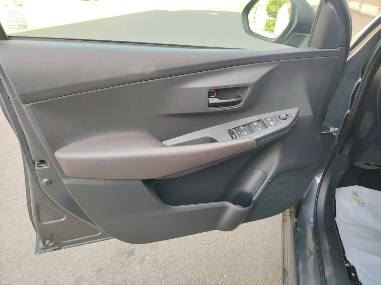 Car image 12