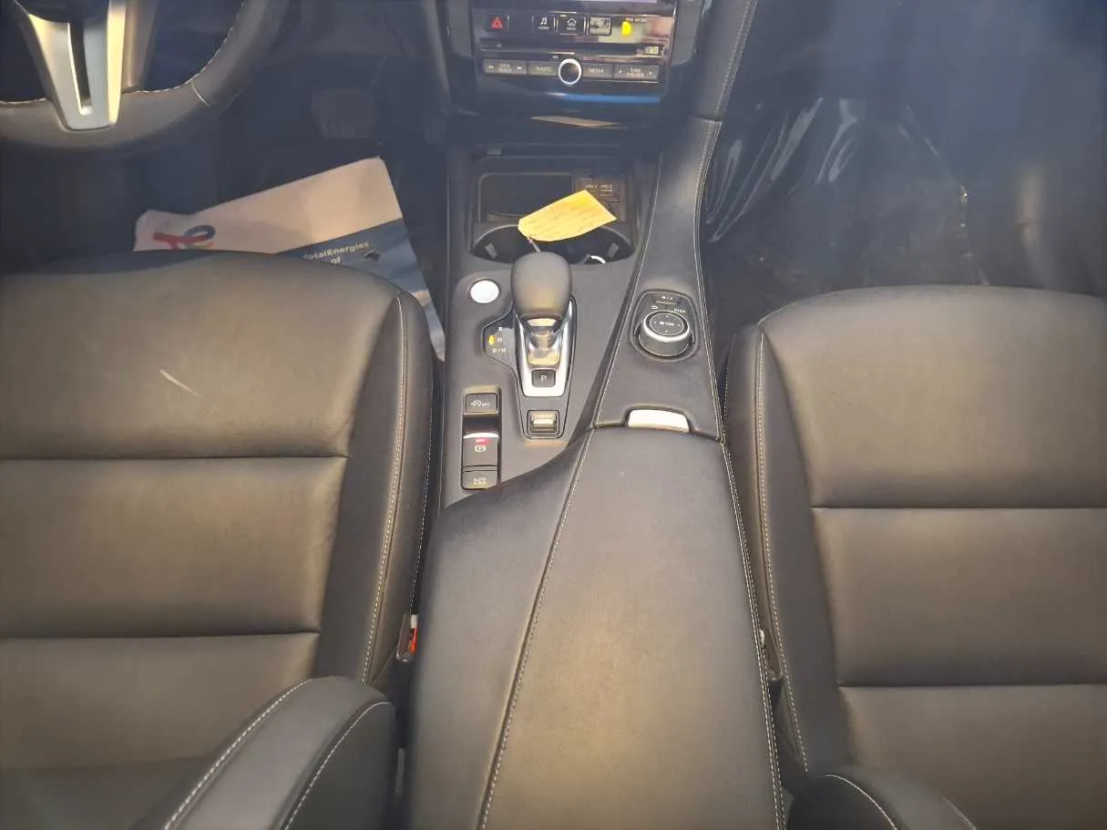 Car image 15
