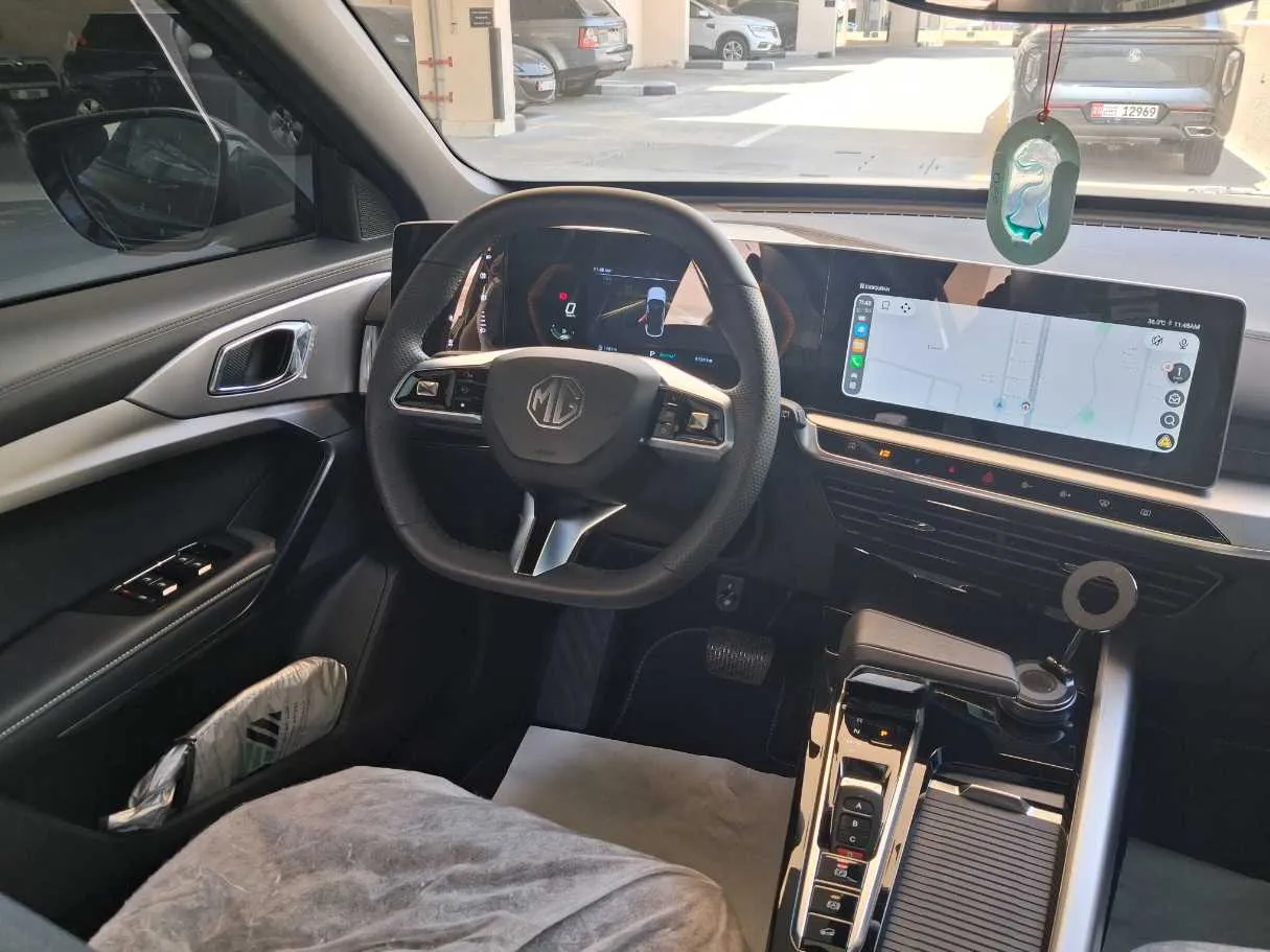 Car image 12