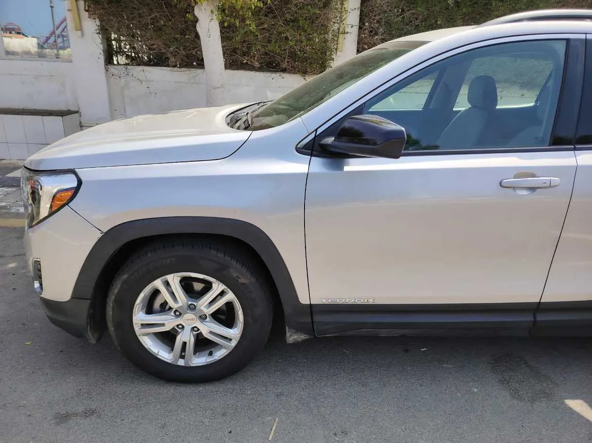 Car image 9