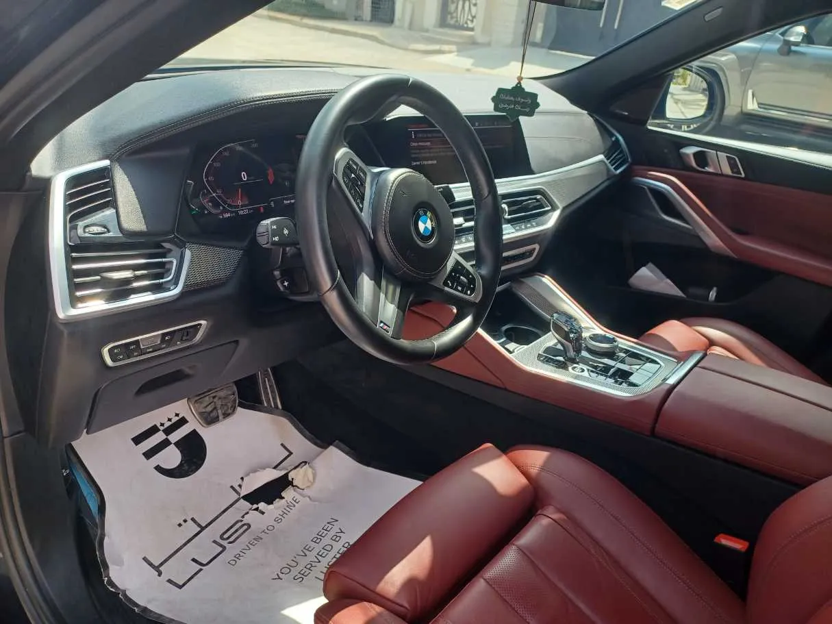 Car image 12