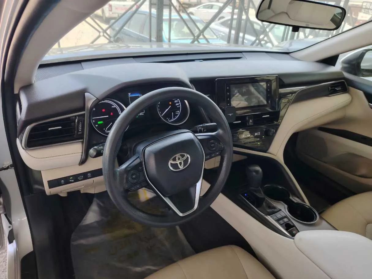 Car image 14