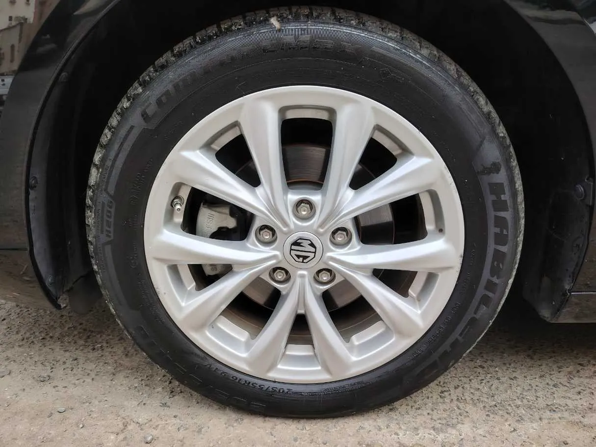 Car image 11