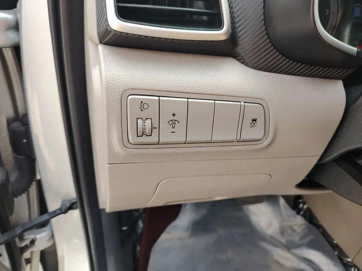 Car image 33