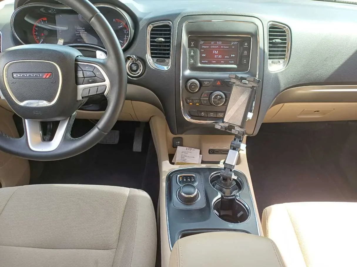 Car image 17