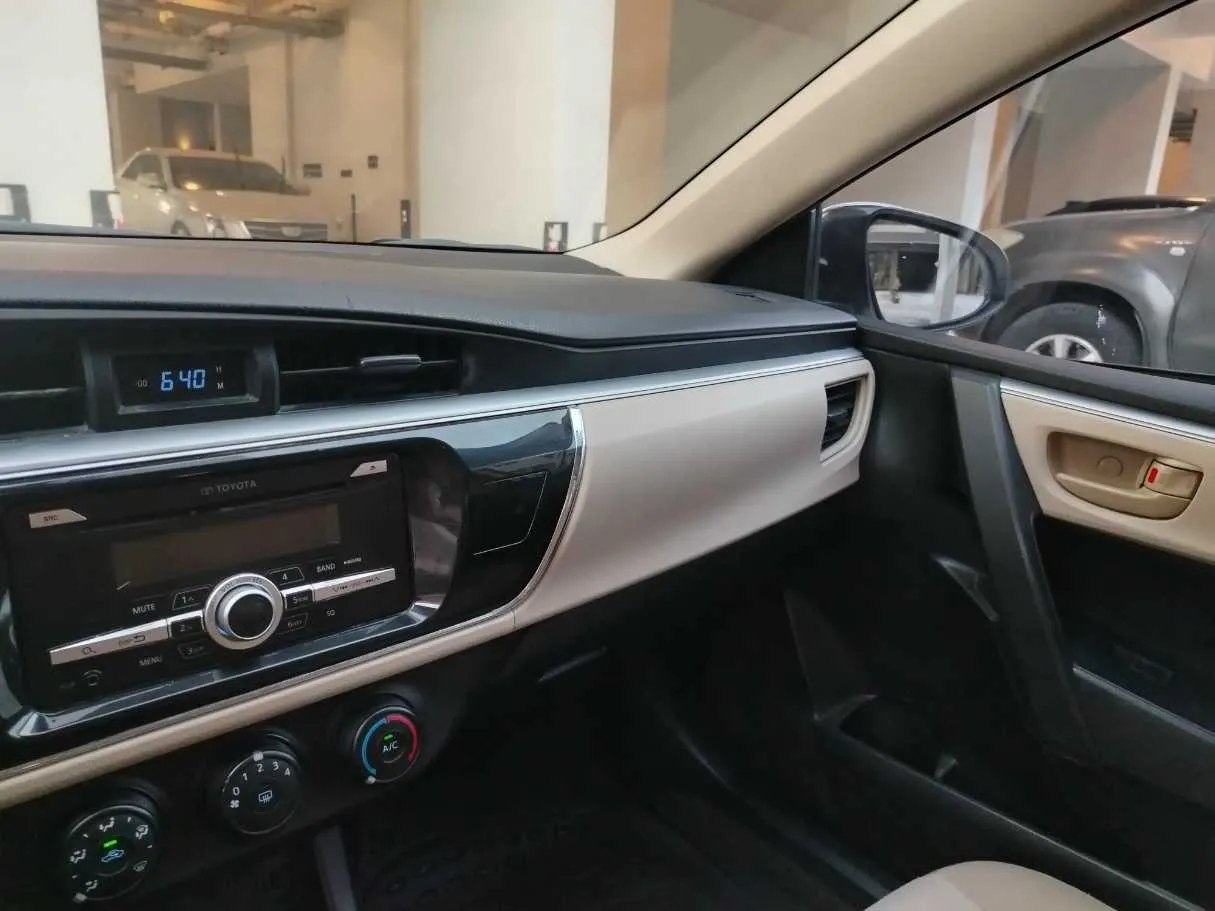 Car image 30
