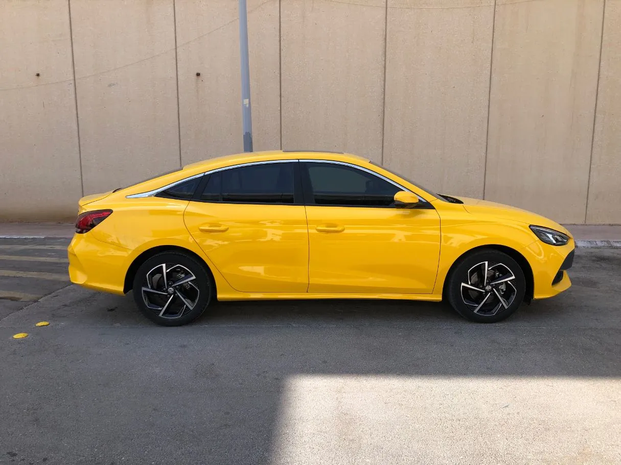 Car image 4