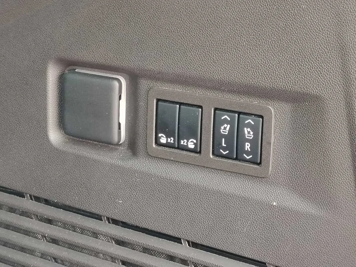 Car image 34