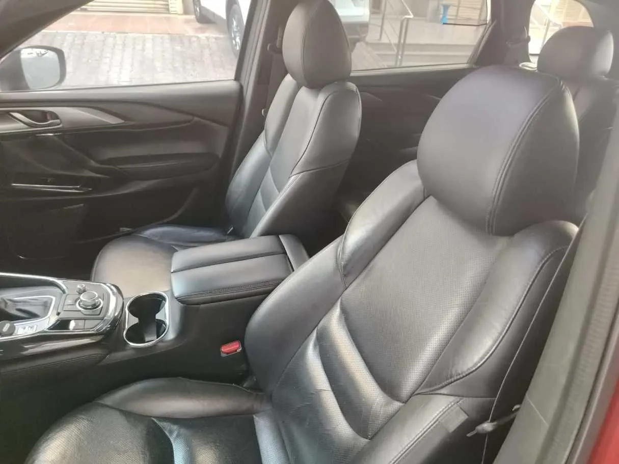 Car image 14