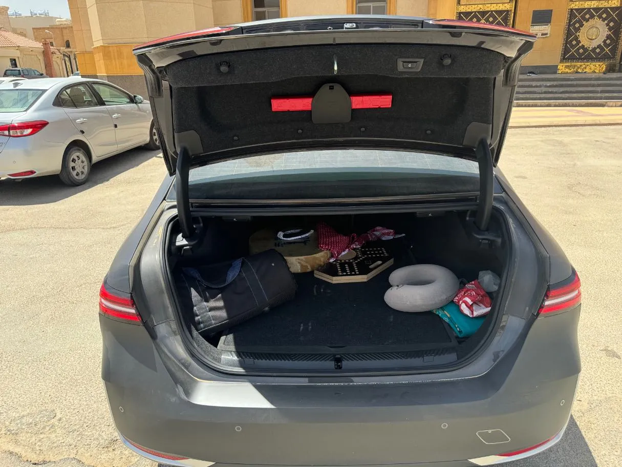 Car image 24