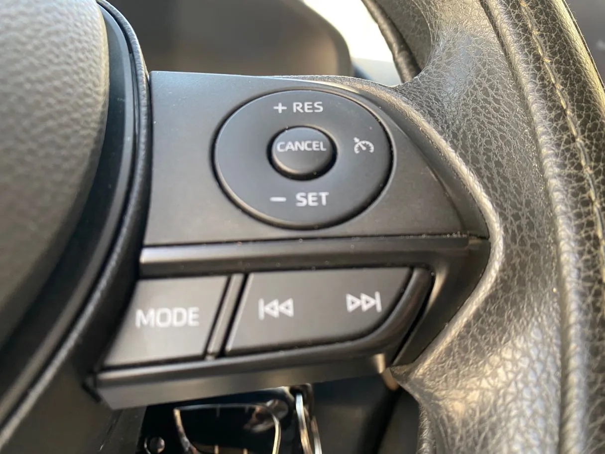 Car image 24