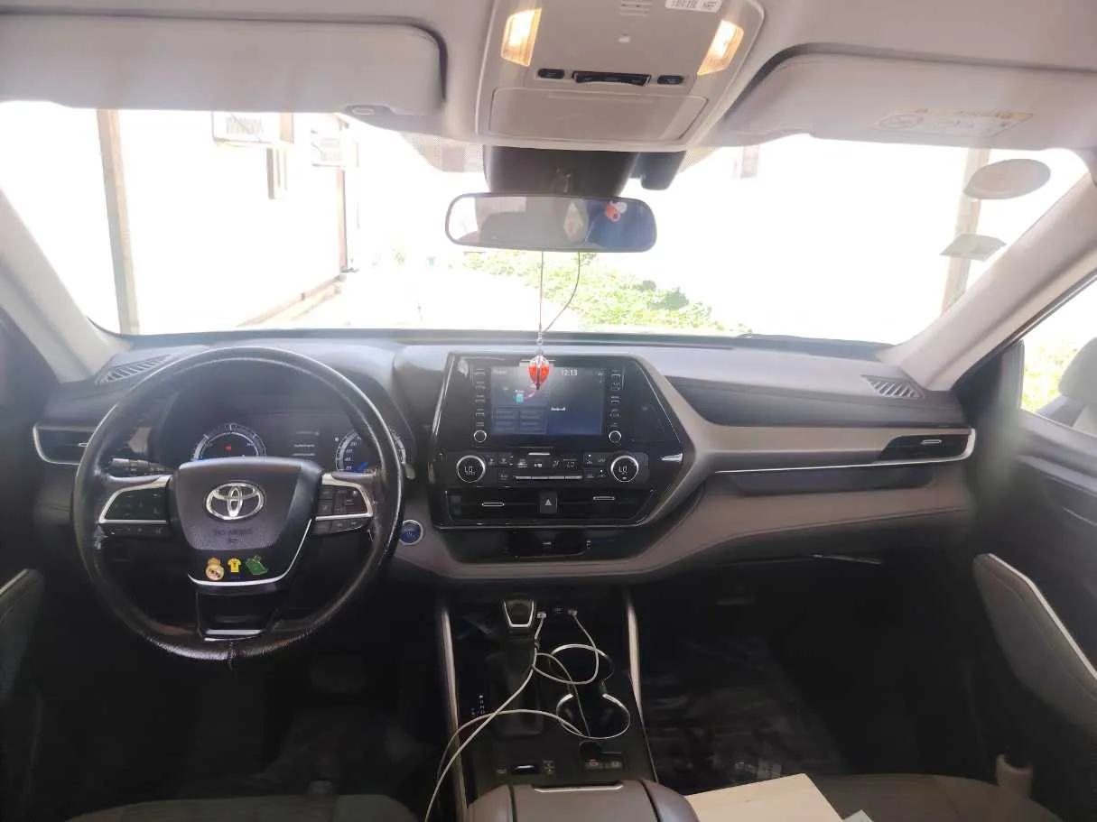 Car image 17